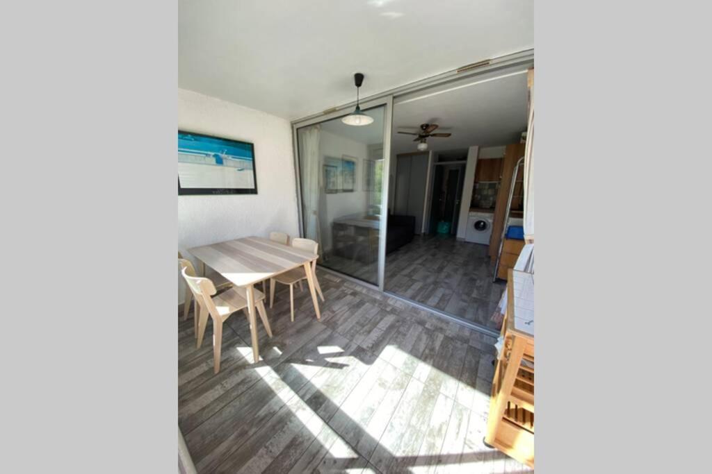 Spacieux Studio Sur Le Port De อิแยร์ ภายนอก รูปภาพ