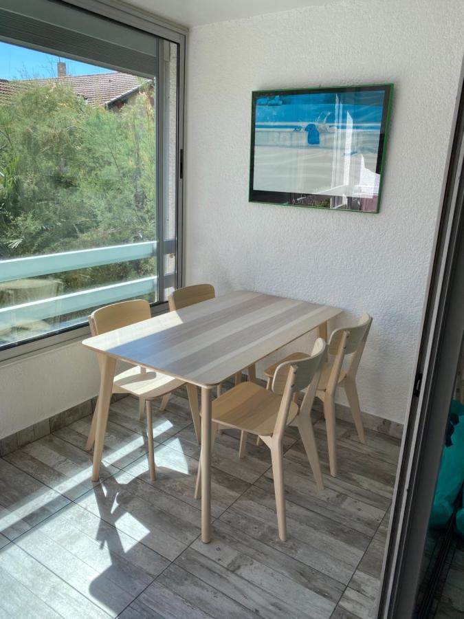 Spacieux Studio Sur Le Port De อิแยร์ ภายนอก รูปภาพ