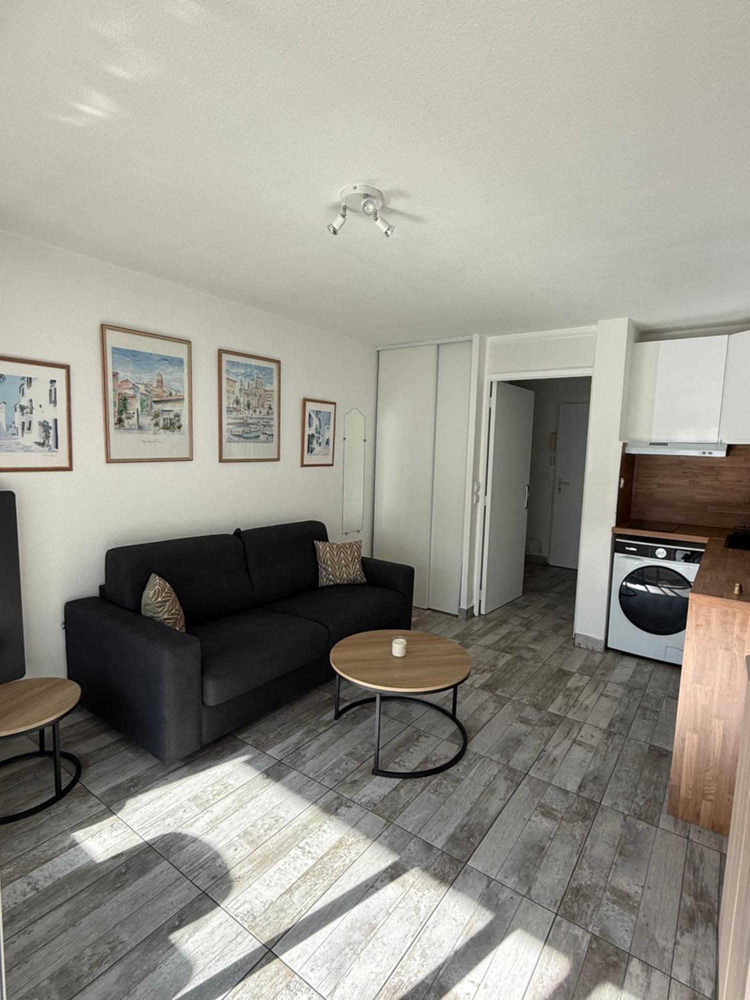 Spacieux Studio Sur Le Port De อิแยร์ ภายนอก รูปภาพ